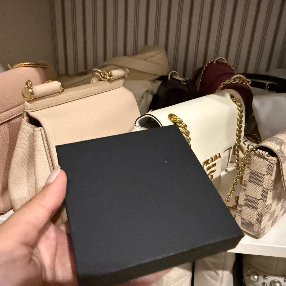 COACH SIGNATURE C BANGLE gold and cream bracelet - Picture 6 of 10